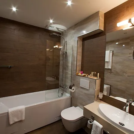 מלון Amira Boutique 5*